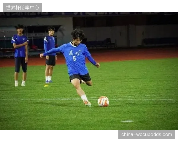 板凳深度严重不足，于根伟的球队轮换阵容无法提供即战力。